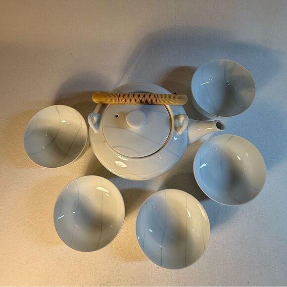 Japanese Arita ware Elegant White and blue porcelain glazed Teapot Set & 5 Cups - Picture 4 of 10